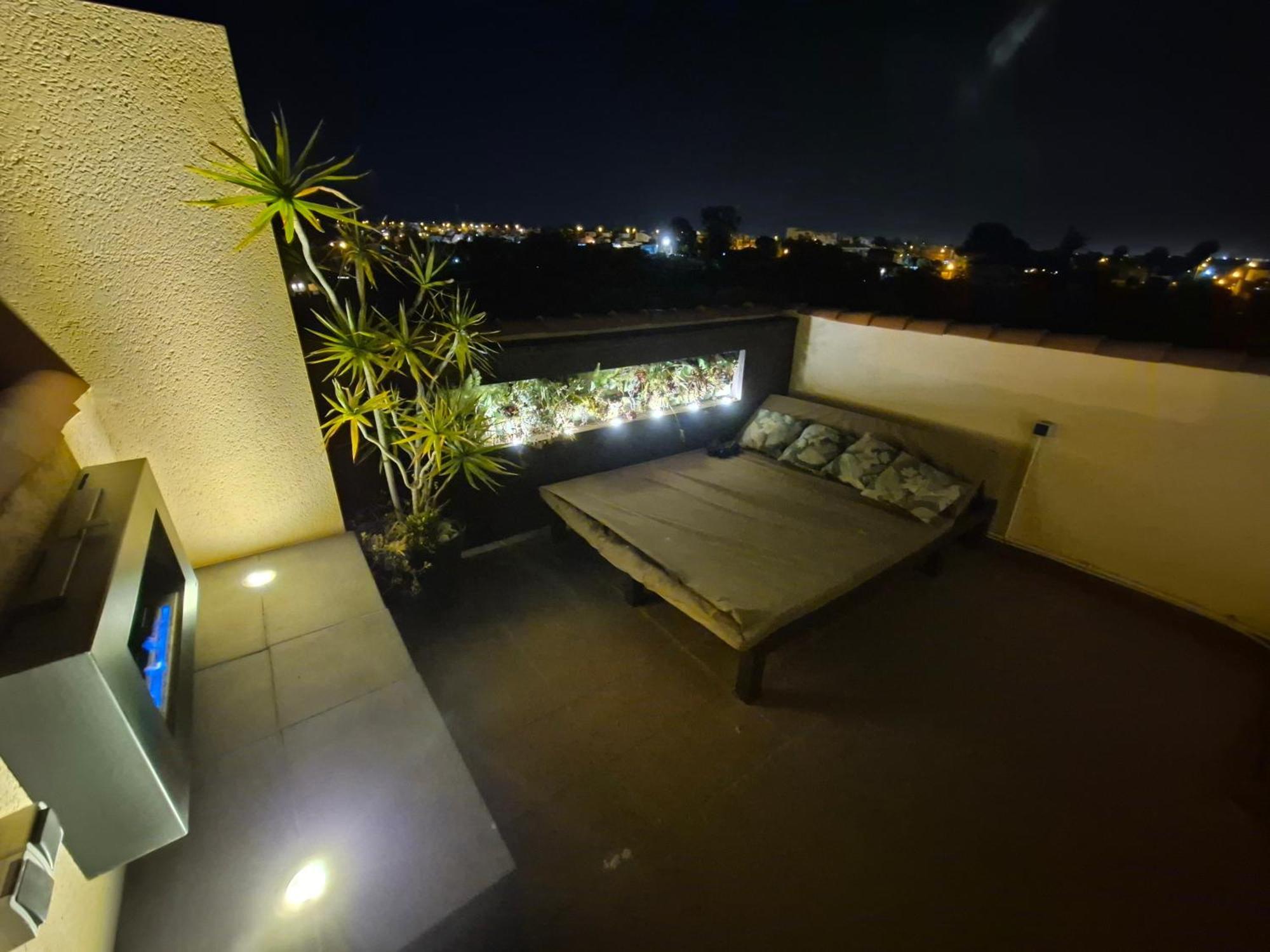 3 Bdr House Near La Zenia Private Lounge Terraces, Fire Places, Bbq, Kitchen, Parking Vakantiehuis